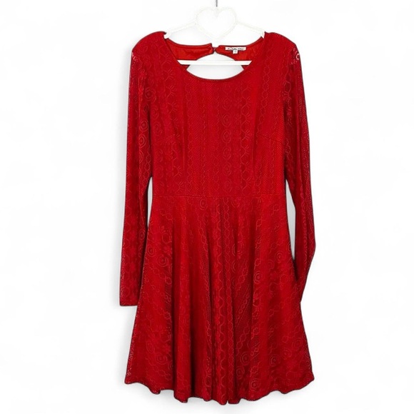 Dresses & Skirts - Vintage red lace dress